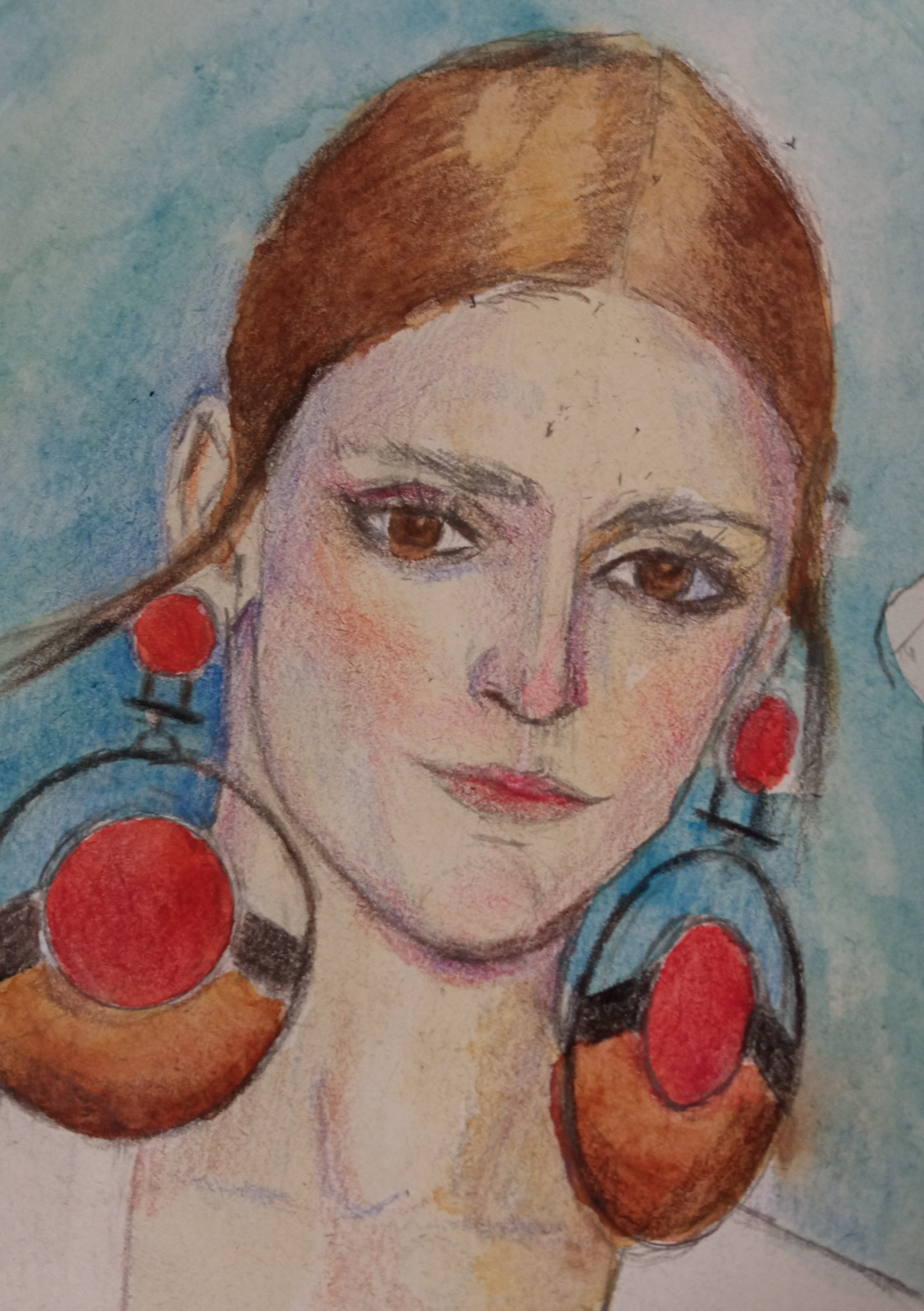 Ilustración de una mujer con grandes pendientes circulares rojos y dorados sobre fondo azul